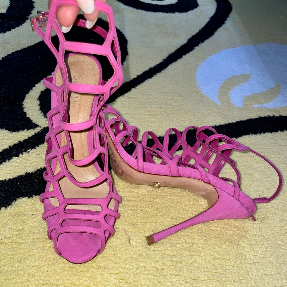 SCHUTZ